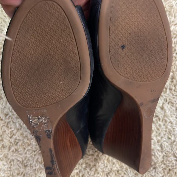 Tory Burch leather peep toe wedge 8.5. - Picture 5 of 5